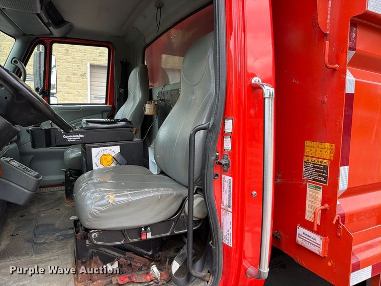image for item FH6339 2007 International 7400 dump truck