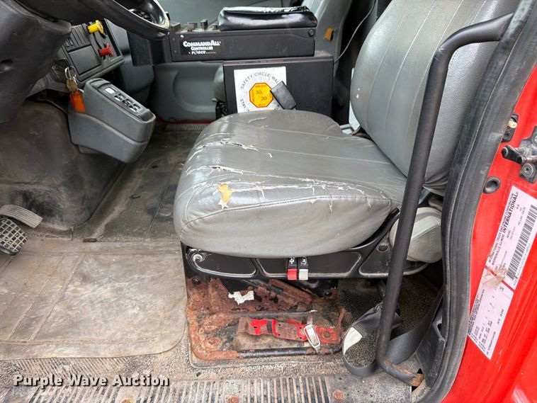 image for item FH6339 2007 International 7400 dump truck