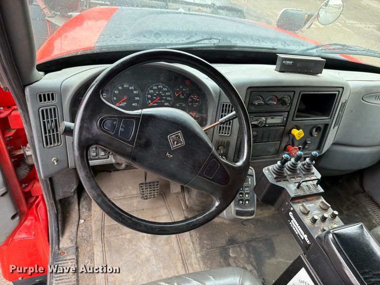 image for item FH6339 2007 International 7400 dump truck