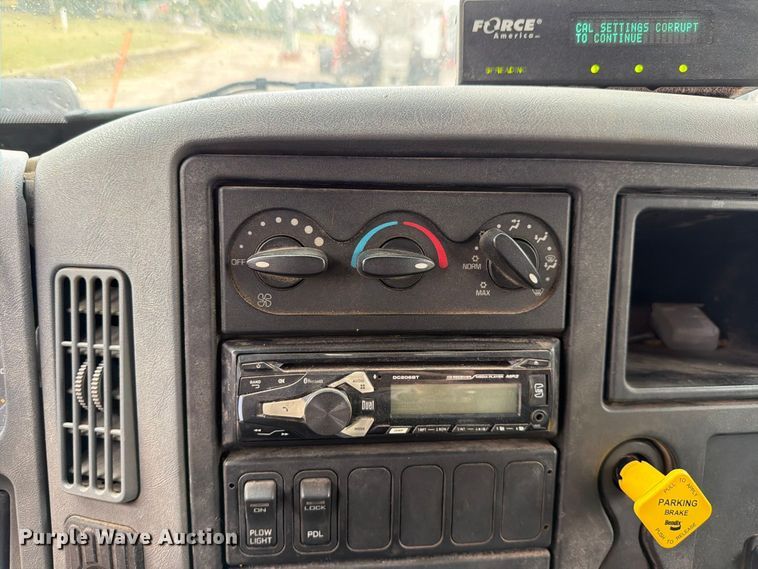 image for item FH6339 2007 International 7400 dump truck
