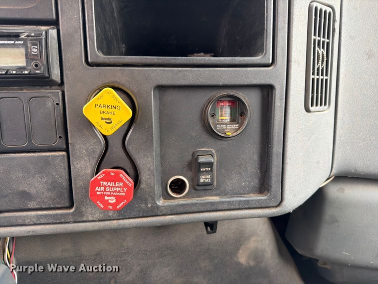 image for item FH6339 2007 International 7400 dump truck