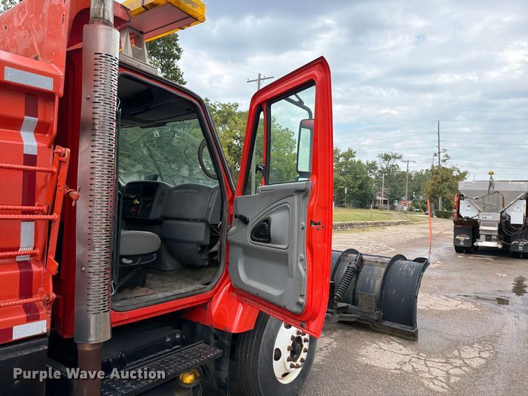 image for item FH6339 2007 International 7400 dump truck