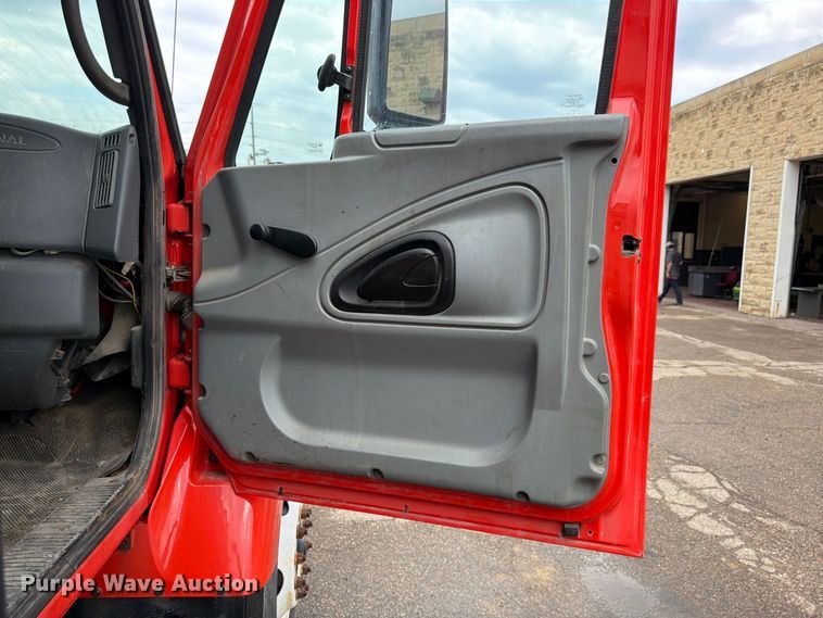 image for item FH6339 2007 International 7400 dump truck