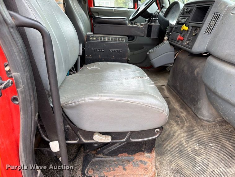 image for item FH6339 2007 International 7400 dump truck