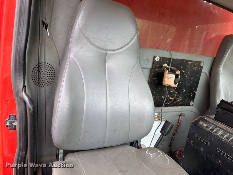 image for item FH6339 2007 International 7400 dump truck