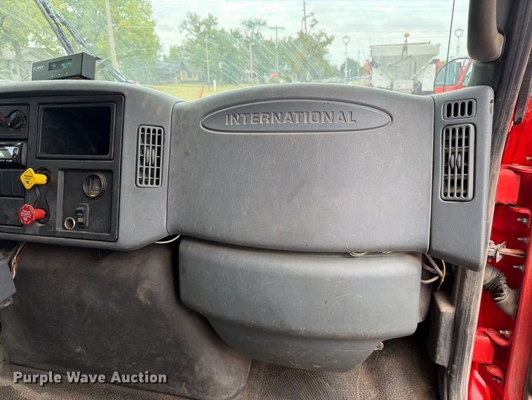 image for item FH6339 2007 International 7400 dump truck