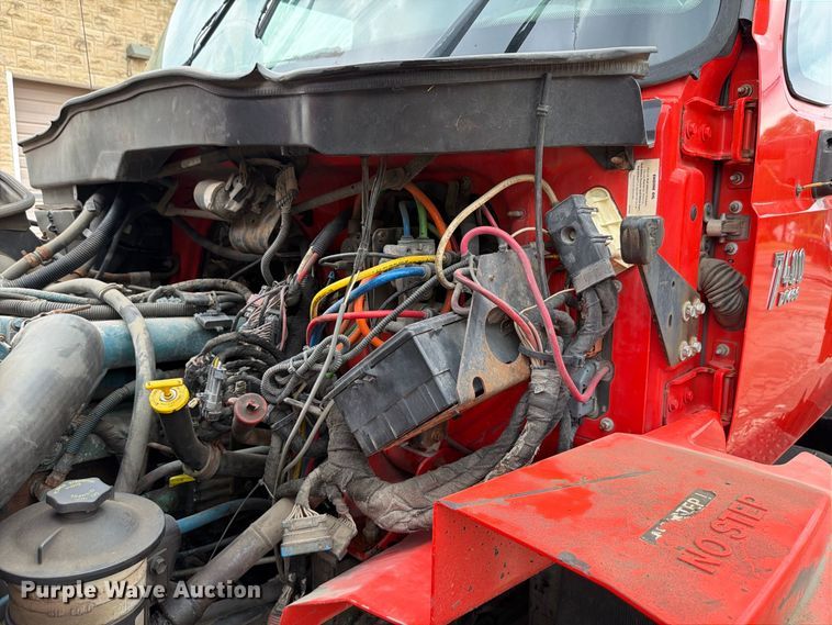 image for item FH6339 2007 International 7400 dump truck