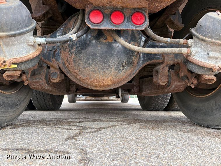 image for item FH6339 2007 International 7400 dump truck