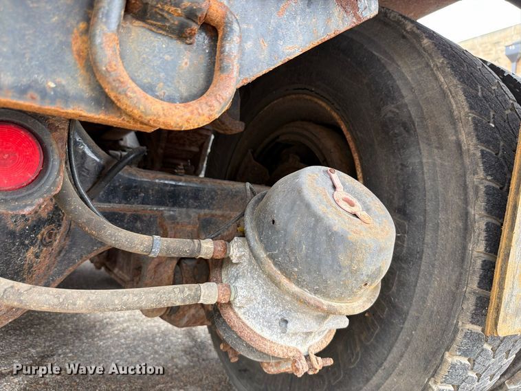 image for item FH6339 2007 International 7400 dump truck