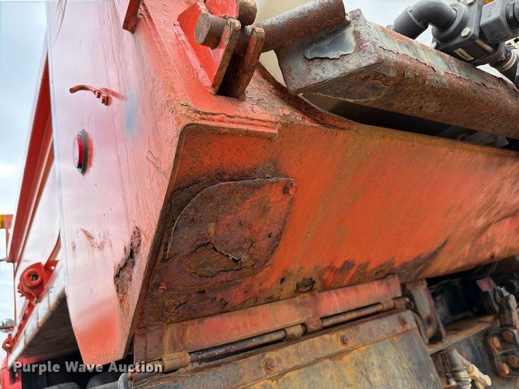 image for item FH6339 2007 International 7400 dump truck