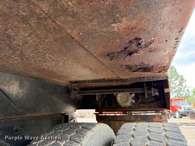 image for item FH6339 2007 International 7400 dump truck
