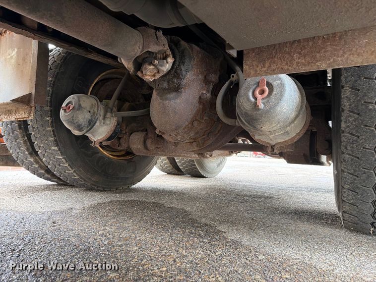 image for item FH6339 2007 International 7400 dump truck
