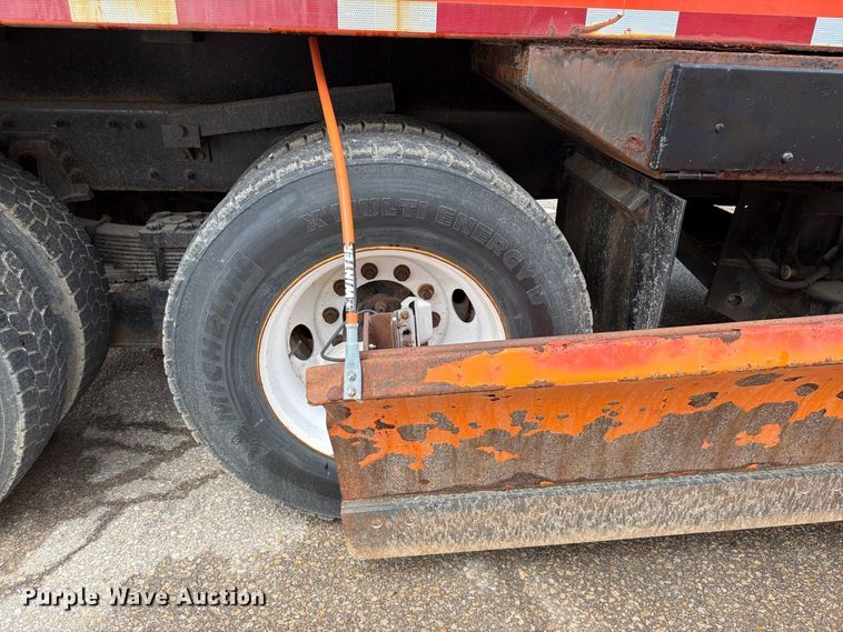 image for item FH6339 2007 International 7400 dump truck