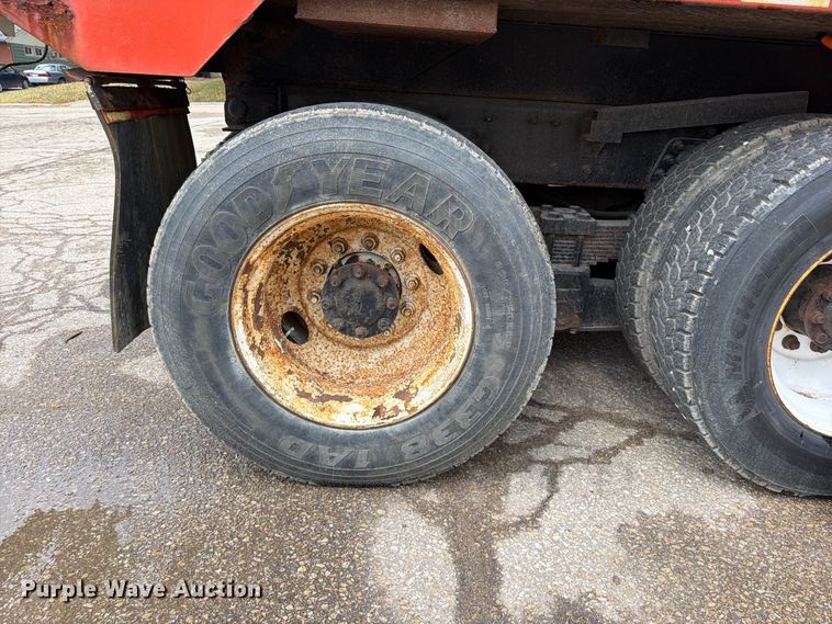 image for item FH6339 2007 International 7400 dump truck