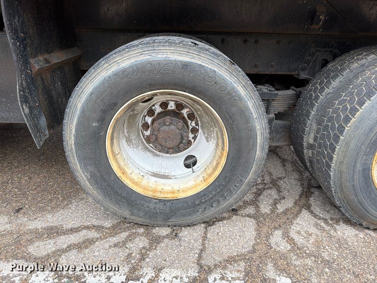 image for item FH6339 2007 International 7400 dump truck