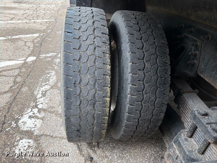 image for item FH6339 2007 International 7400 dump truck
