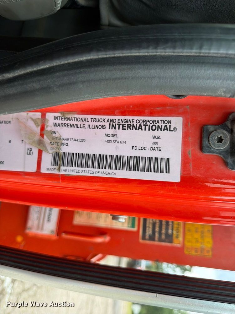 image for item FH6339 2007 International 7400 dump truck