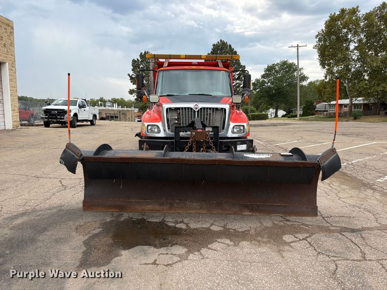 image for item FH6340 2007 International 7400 dump truck
