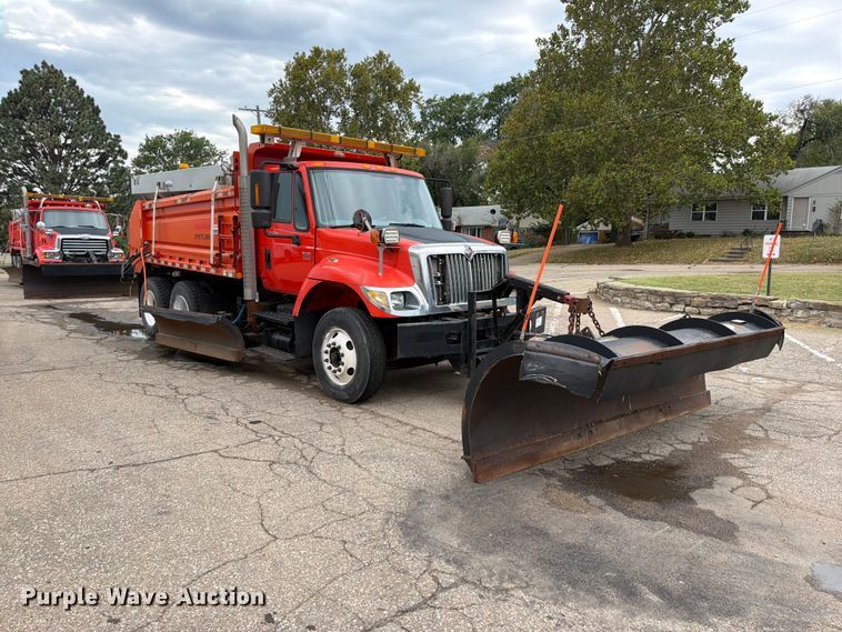 image for item FH6340 2007 International 7400 dump truck