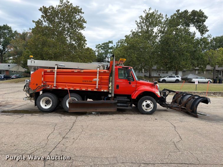 image for item FH6340 2007 International 7400 dump truck