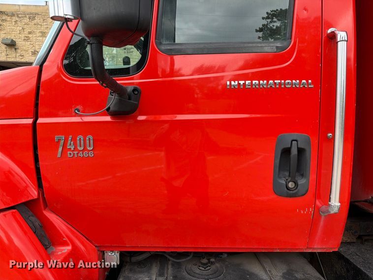 image for item FH6340 2007 International 7400 dump truck