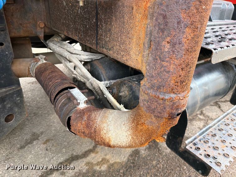 image for item FH6340 2007 International 7400 dump truck
