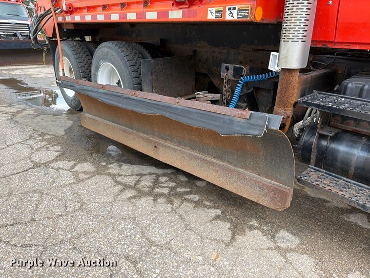 image for item FH6340 2007 International 7400 dump truck