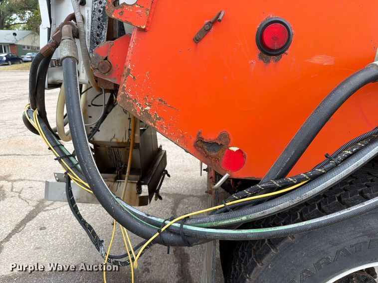 image for item FH6340 2007 International 7400 dump truck
