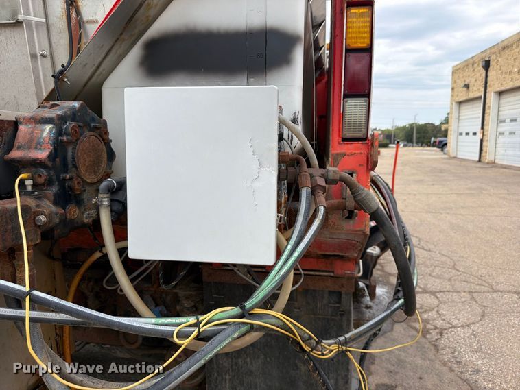 image for item FH6340 2007 International 7400 dump truck