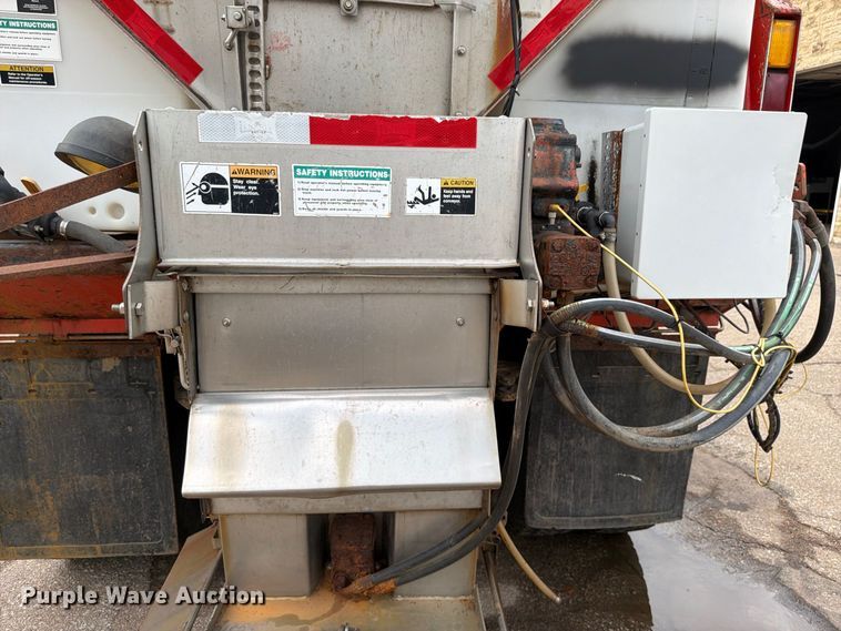 image for item FH6340 2007 International 7400 dump truck