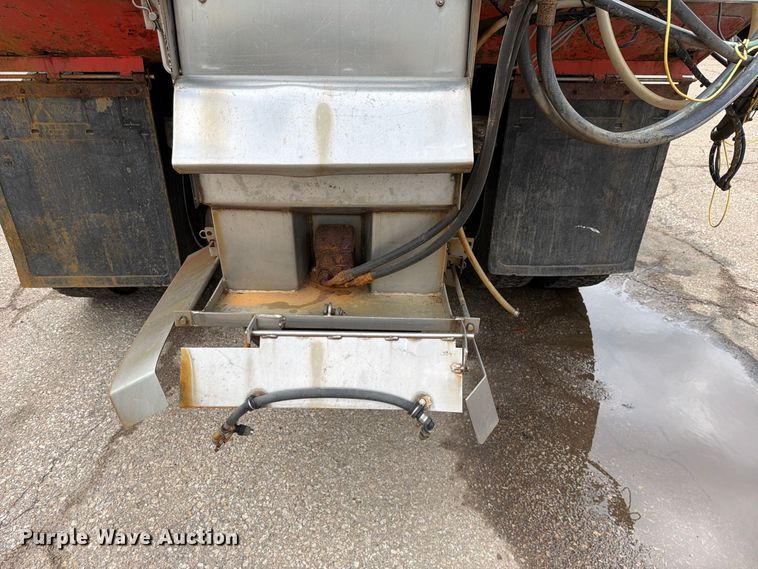 image for item FH6340 2007 International 7400 dump truck