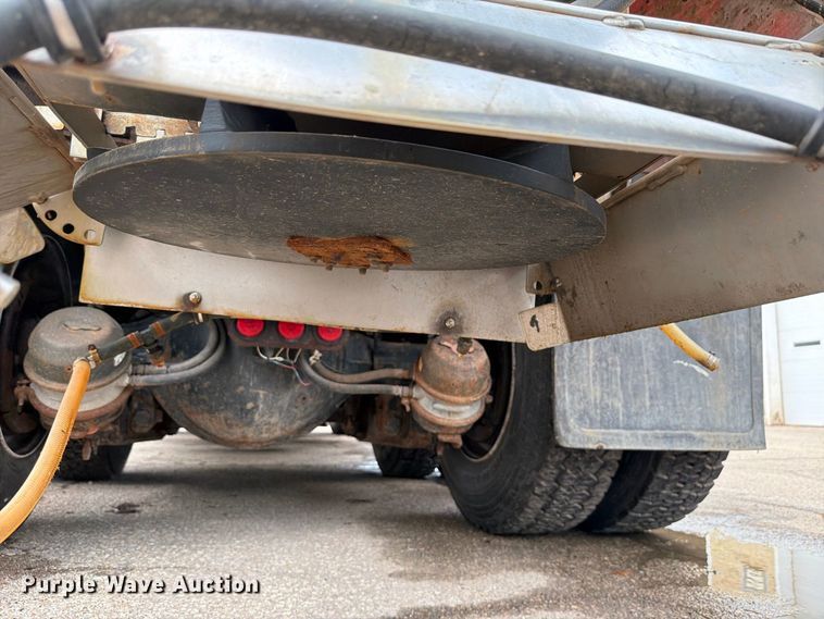 image for item FH6340 2007 International 7400 dump truck