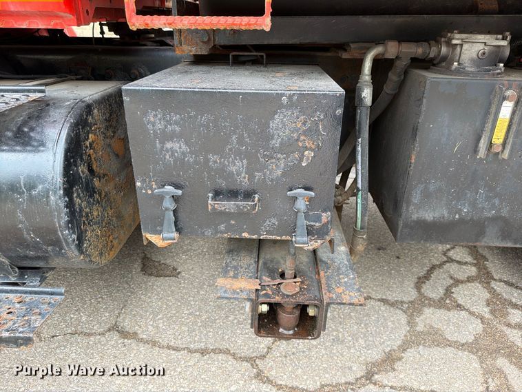image for item FH6340 2007 International 7400 dump truck