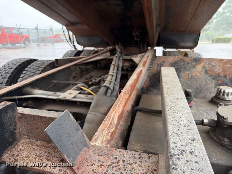 image for item FH6340 2007 International 7400 dump truck