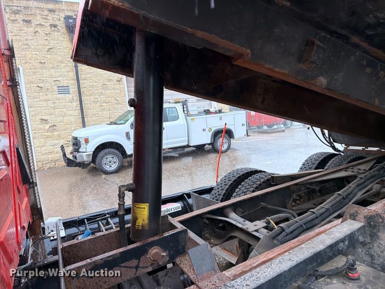 image for item FH6340 2007 International 7400 dump truck