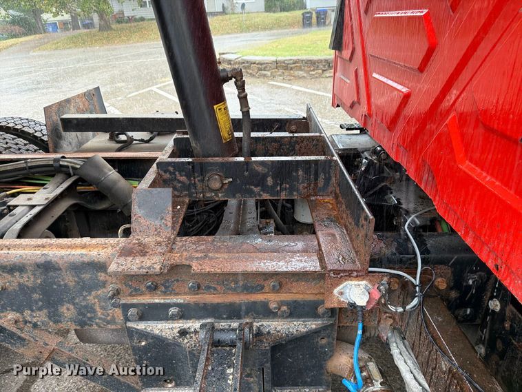 image for item FH6340 2007 International 7400 dump truck