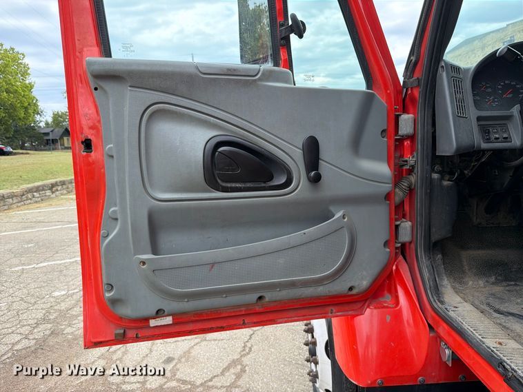 image for item FH6340 2007 International 7400 dump truck