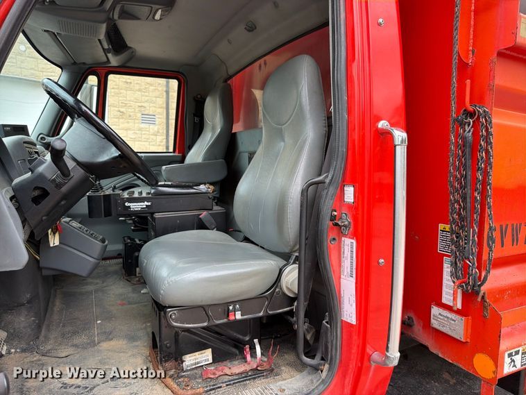image for item FH6340 2007 International 7400 dump truck
