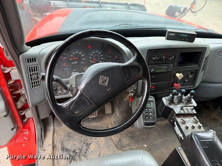 image for item FH6340 2007 International 7400 dump truck