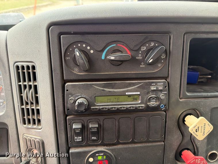 image for item FH6340 2007 International 7400 dump truck