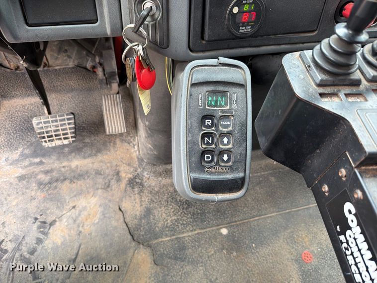 image for item FH6340 2007 International 7400 dump truck