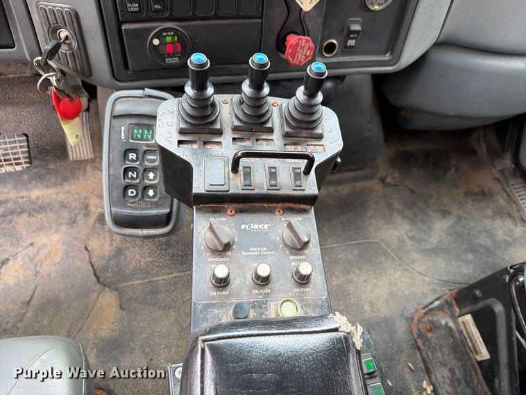 image for item FH6340 2007 International 7400 dump truck