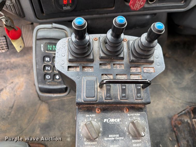 image for item FH6340 2007 International 7400 dump truck