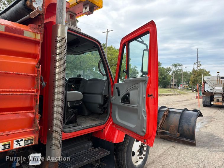 image for item FH6340 2007 International 7400 dump truck