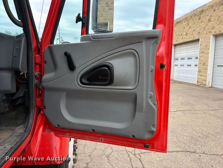 image for item FH6340 2007 International 7400 dump truck