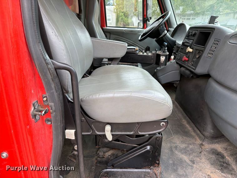 image for item FH6340 2007 International 7400 dump truck