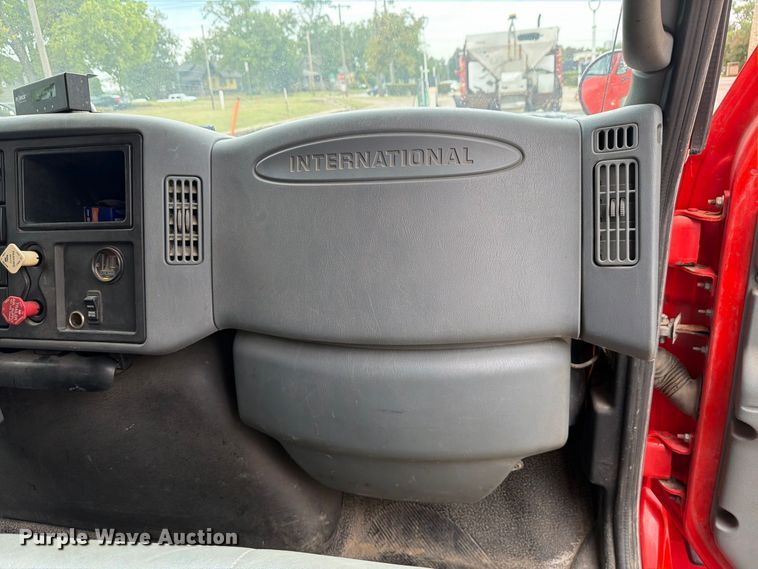 image for item FH6340 2007 International 7400 dump truck