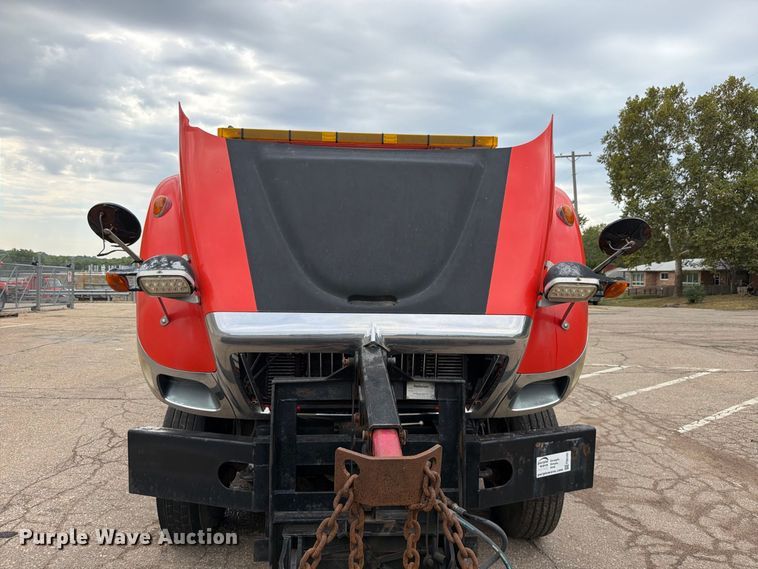 image for item FH6340 2007 International 7400 dump truck