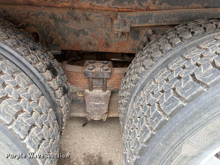 image for item FH6340 2007 International 7400 dump truck
