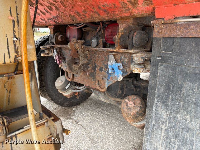 image for item FH6340 2007 International 7400 dump truck